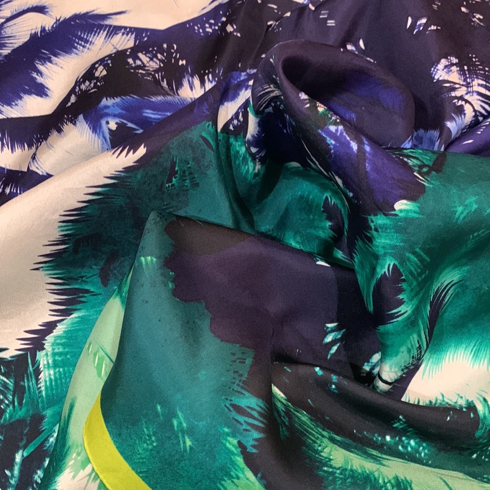 💗Vince Camuto Silk Scarf